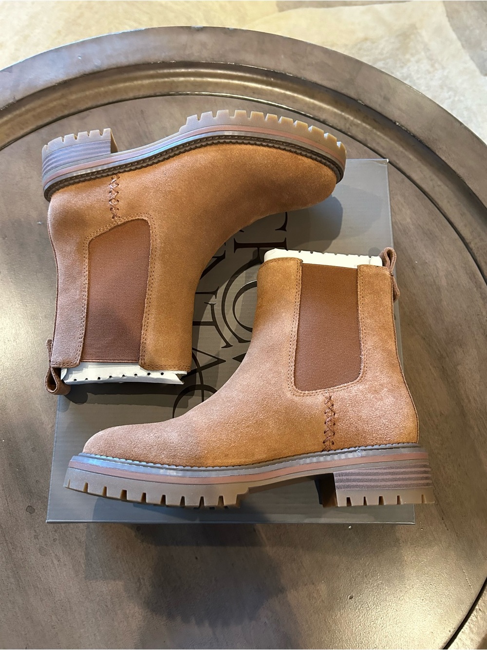 Crown Vintage Gilian Chelsea Boot Whiskey Suede Size 7 NIB - Picture 5 of 11